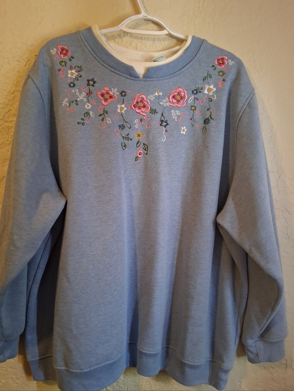 Vintage Light Blue Floral Embroidered Women’s Sweatshirt Sz 3X